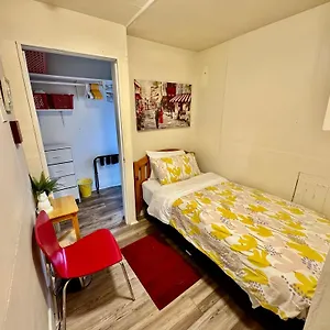 https://tiny-private-room-at-the-upper-level-of-a-big-house.seattlehotelsites.com